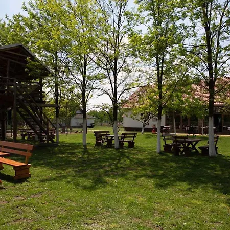 Pansion Sasin Salas 40m2 Bed & Breakfast